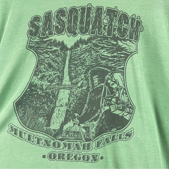 Little Bay Root Large Sasquatch Multnomah Falls Nature Waterfall Graphic Shirt - Picture 3 of 7